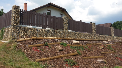 gabionový plot – rodinný dům